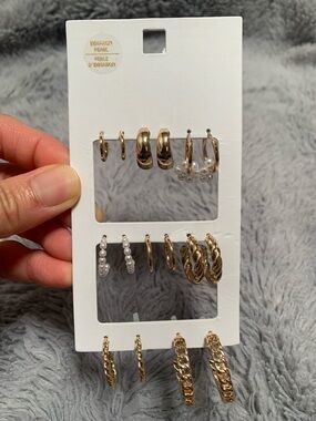 NWT Old Navy assorted gold hoop earrings